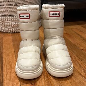 Hunter Cream Puffer Boots Maribel